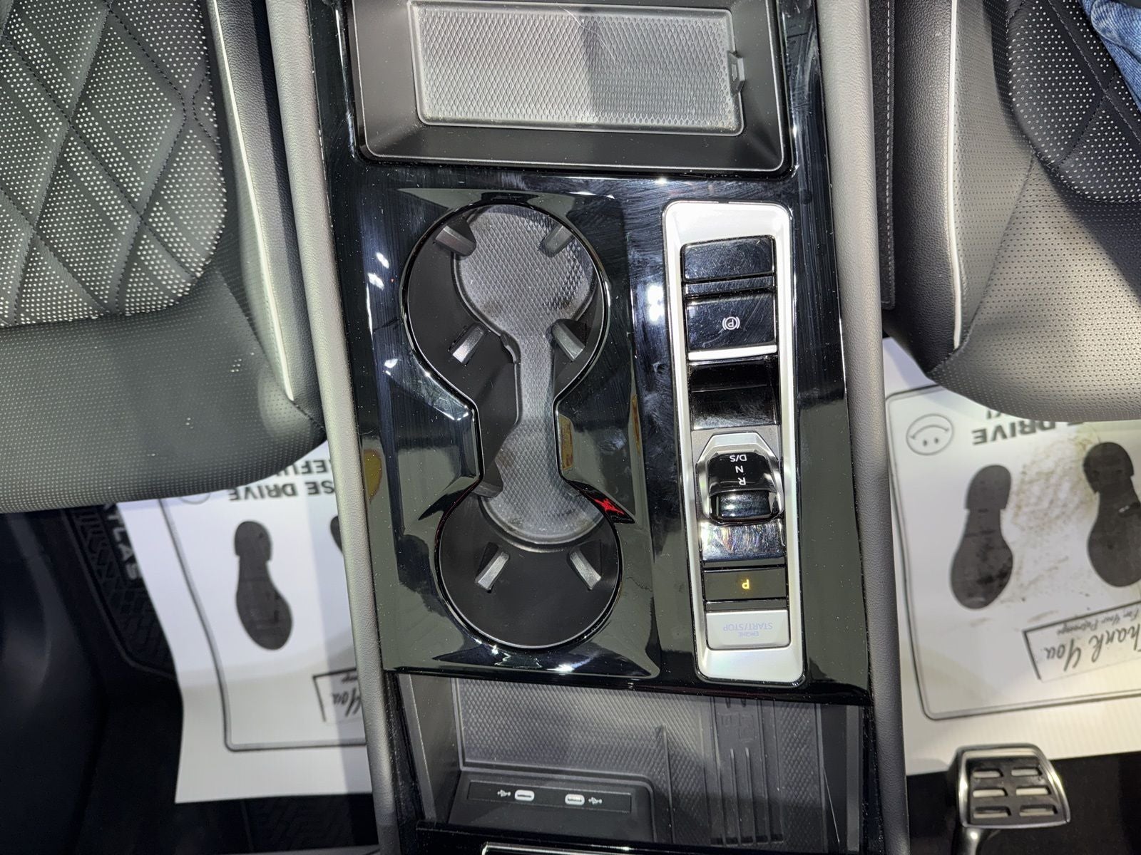 2025 Volkswagen Atlas 2.0T SEL Premium R-Line