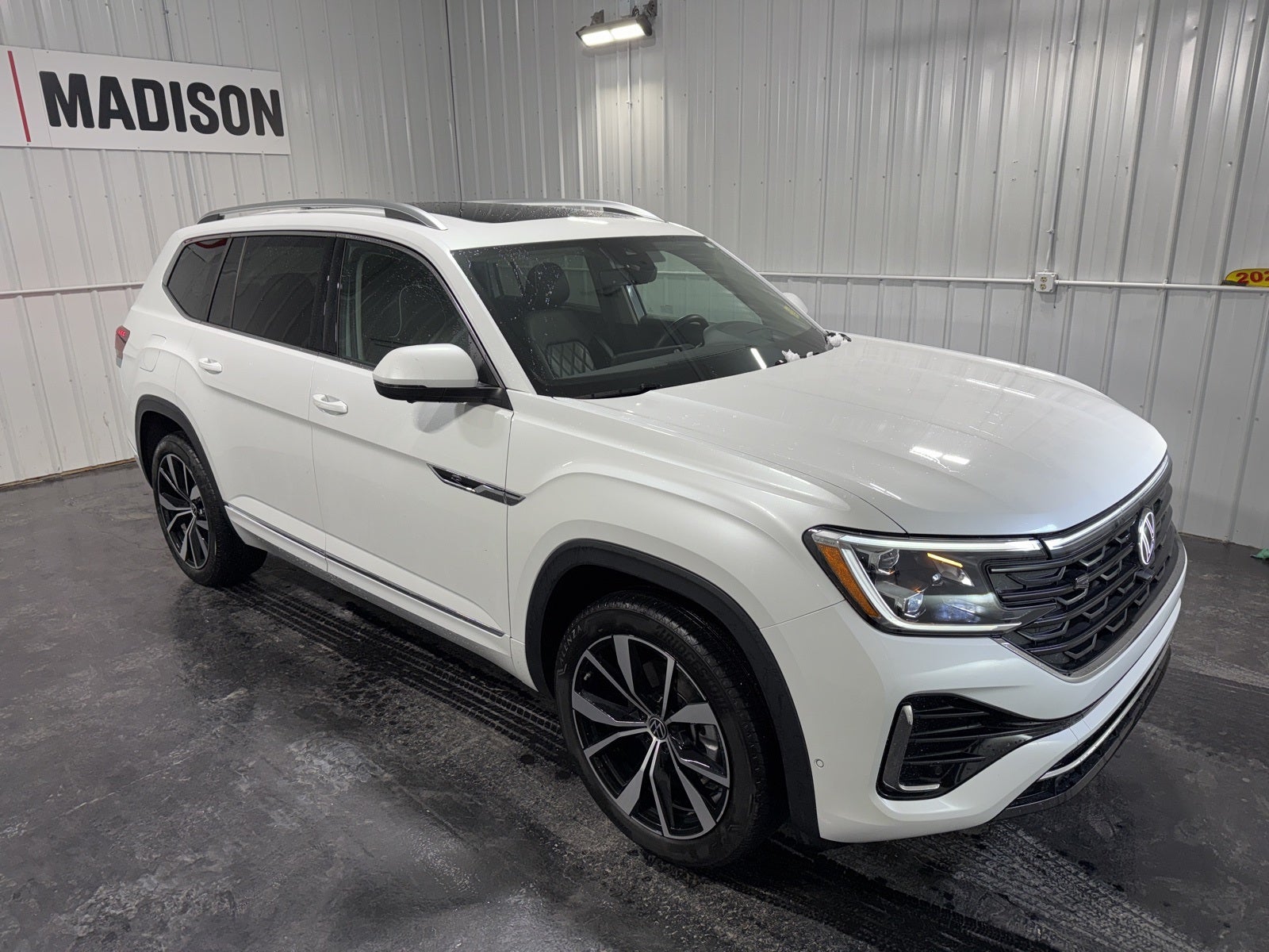 2025 Volkswagen Atlas 2.0T SEL Premium R-Line