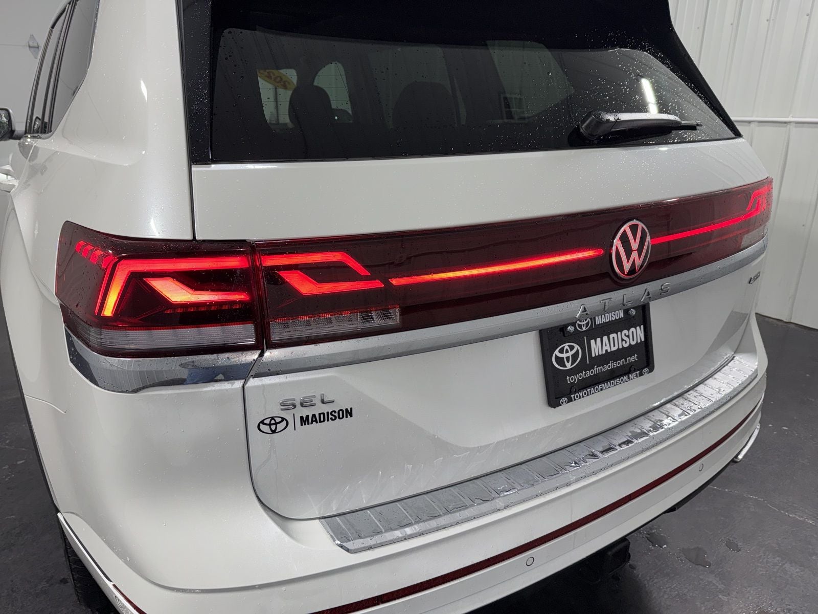 2025 Volkswagen Atlas 2.0T SEL Premium R-Line