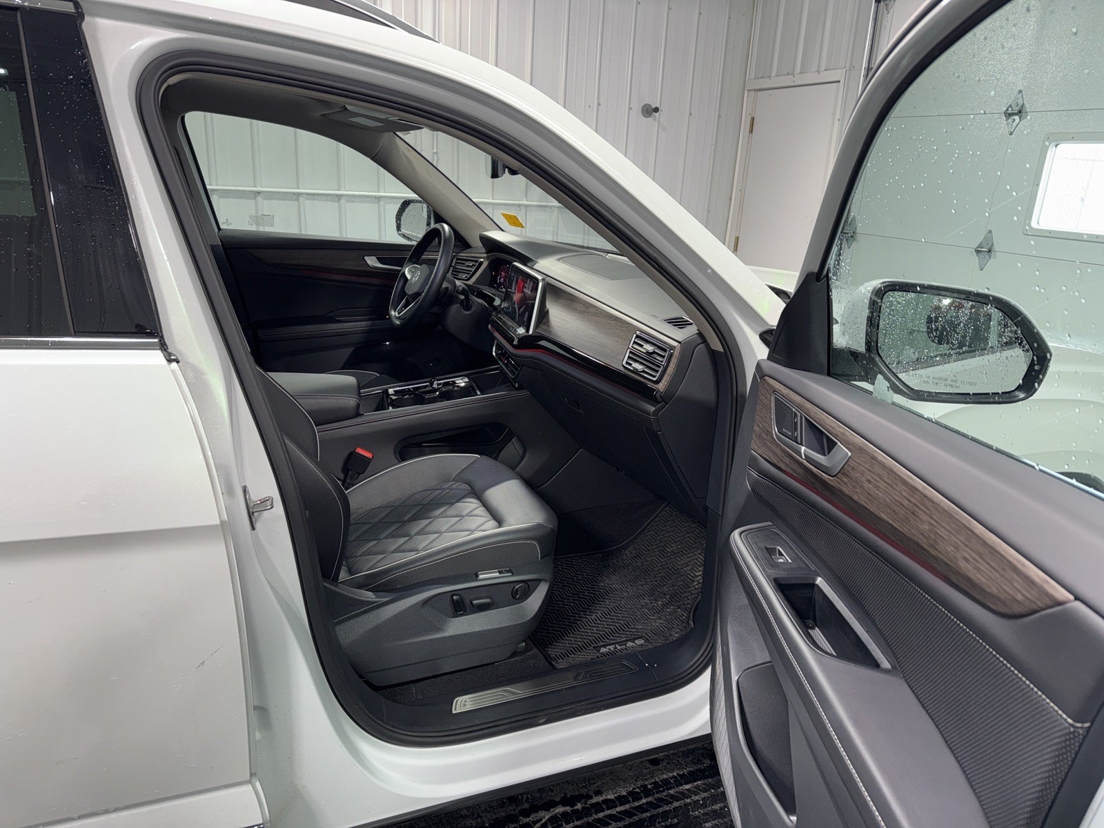 2025 Volkswagen Atlas 2.0T SEL Premium R-Line