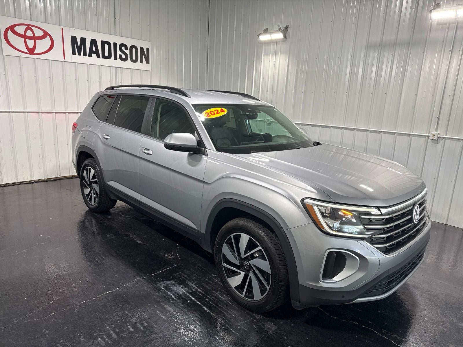 2024 Volkswagen Atlas 2.0T SE w/Technology