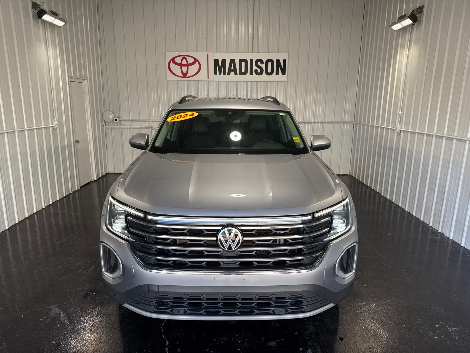 2024 Volkswagen Atlas 2.0T SE w/Technology