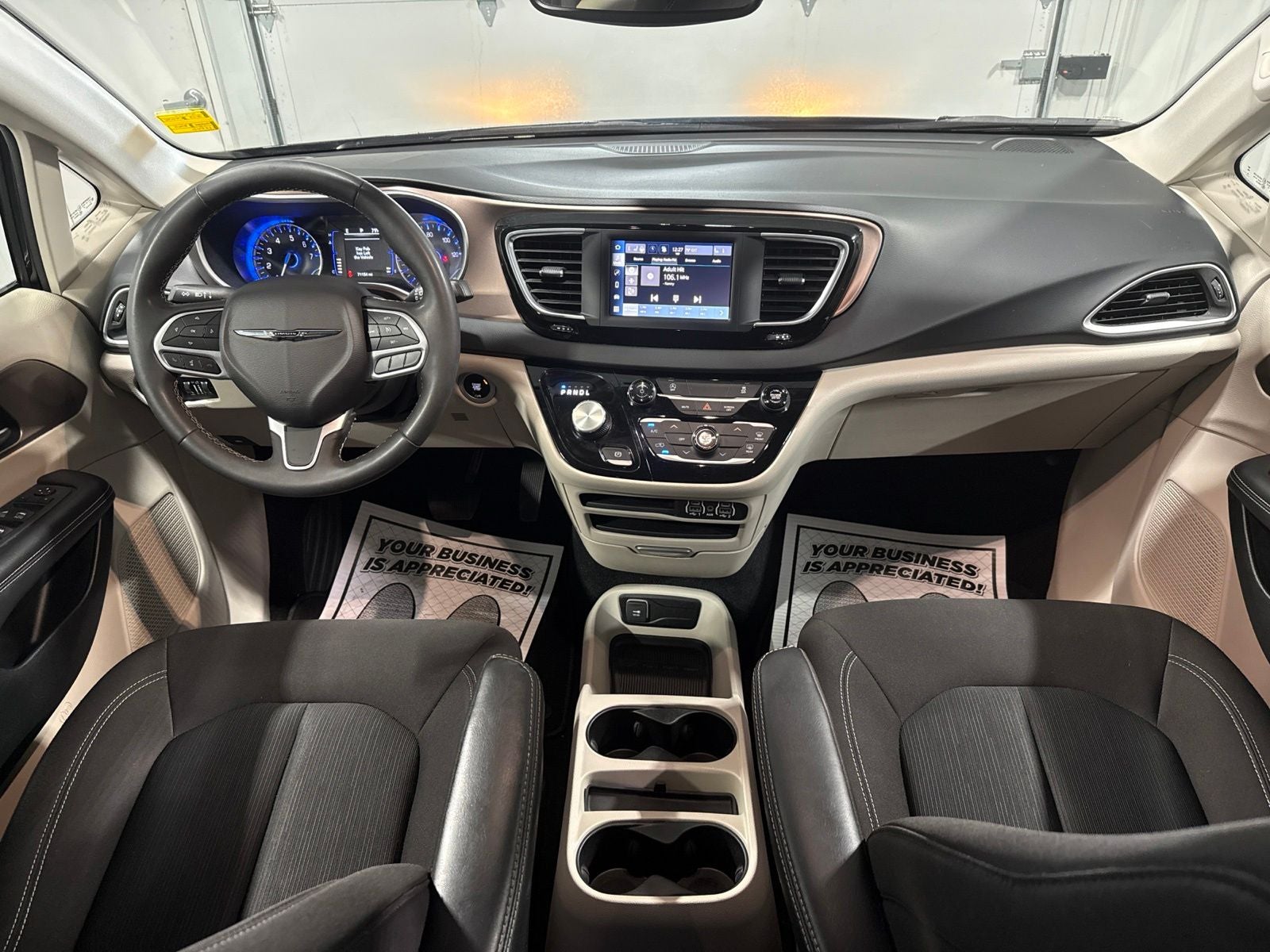 2023 Chrysler Voyager LX