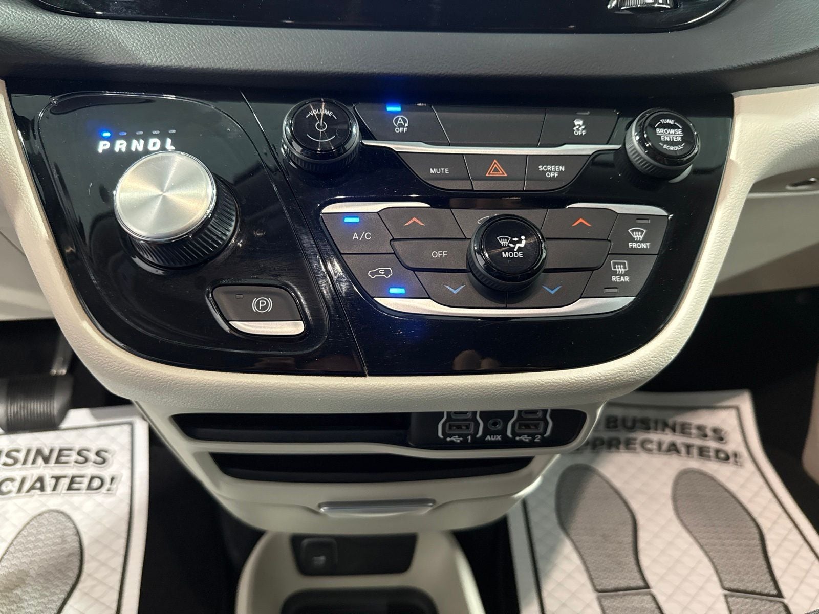 2023 Chrysler Voyager LX