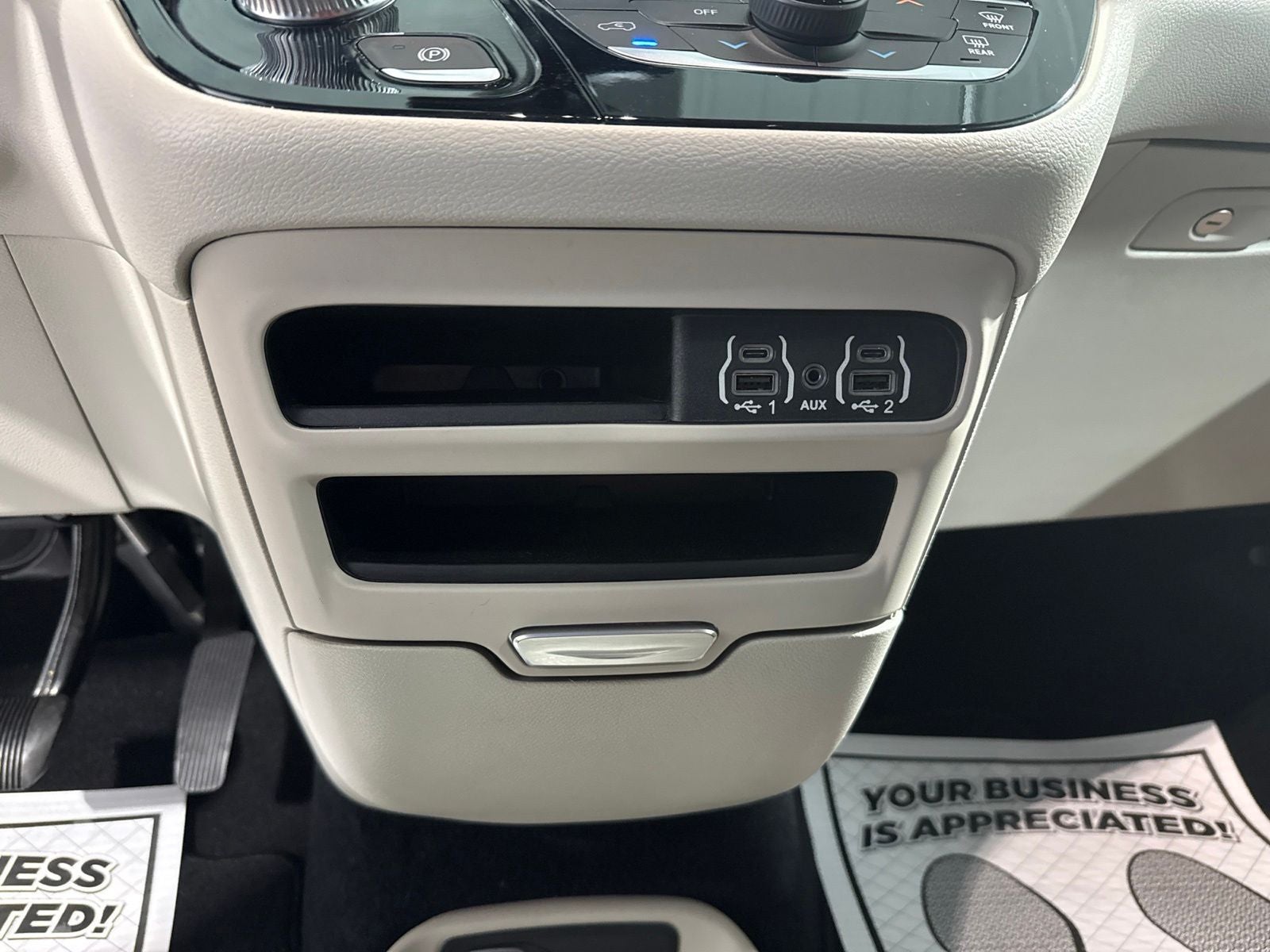 2023 Chrysler Voyager LX