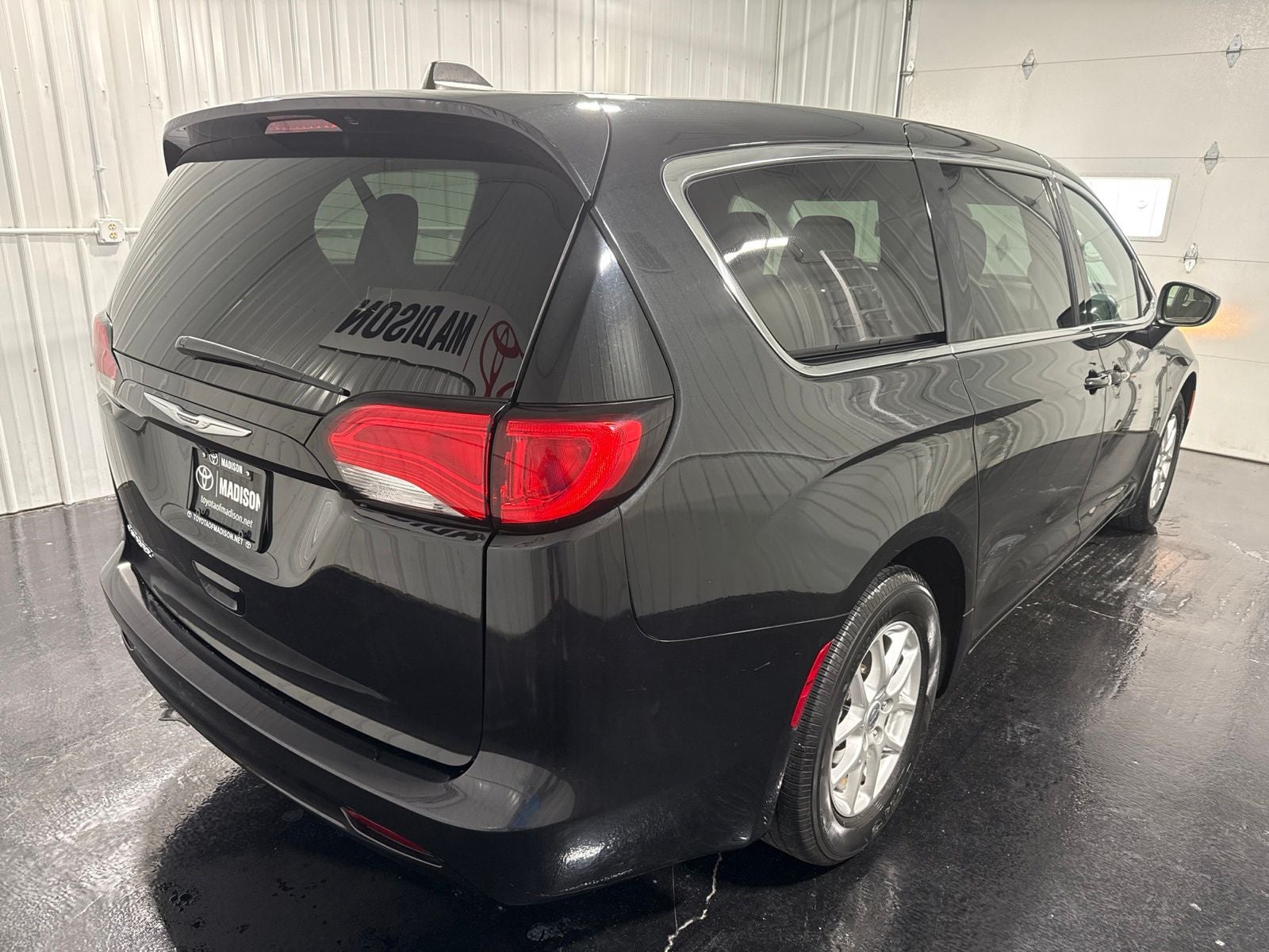2023 Chrysler Voyager LX