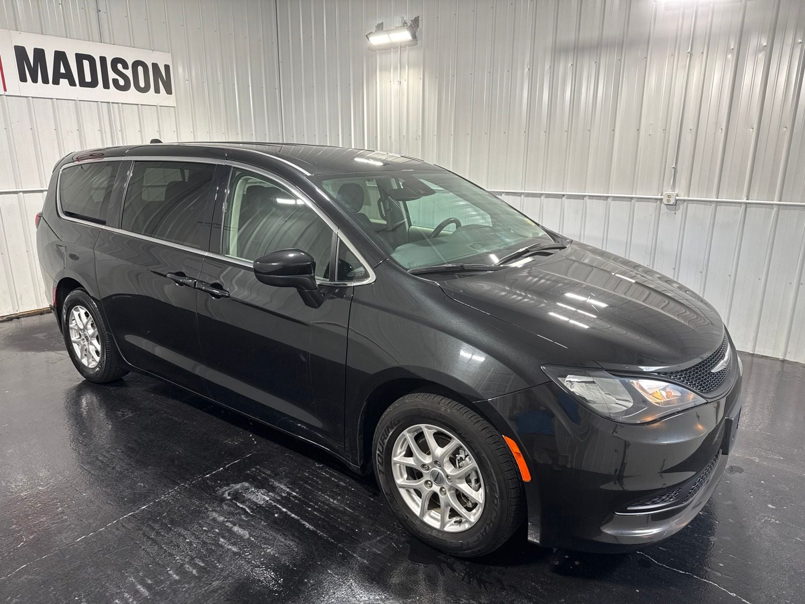 2023 Chrysler Voyager LX