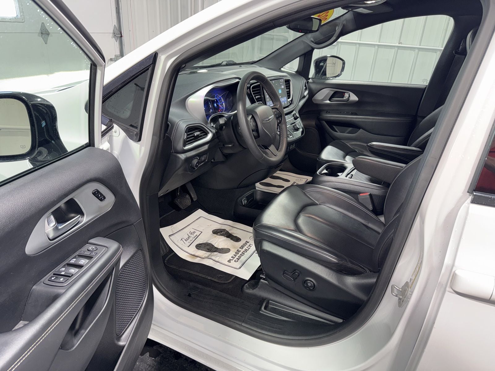 2024 Chrysler Pacifica Hybrid Select