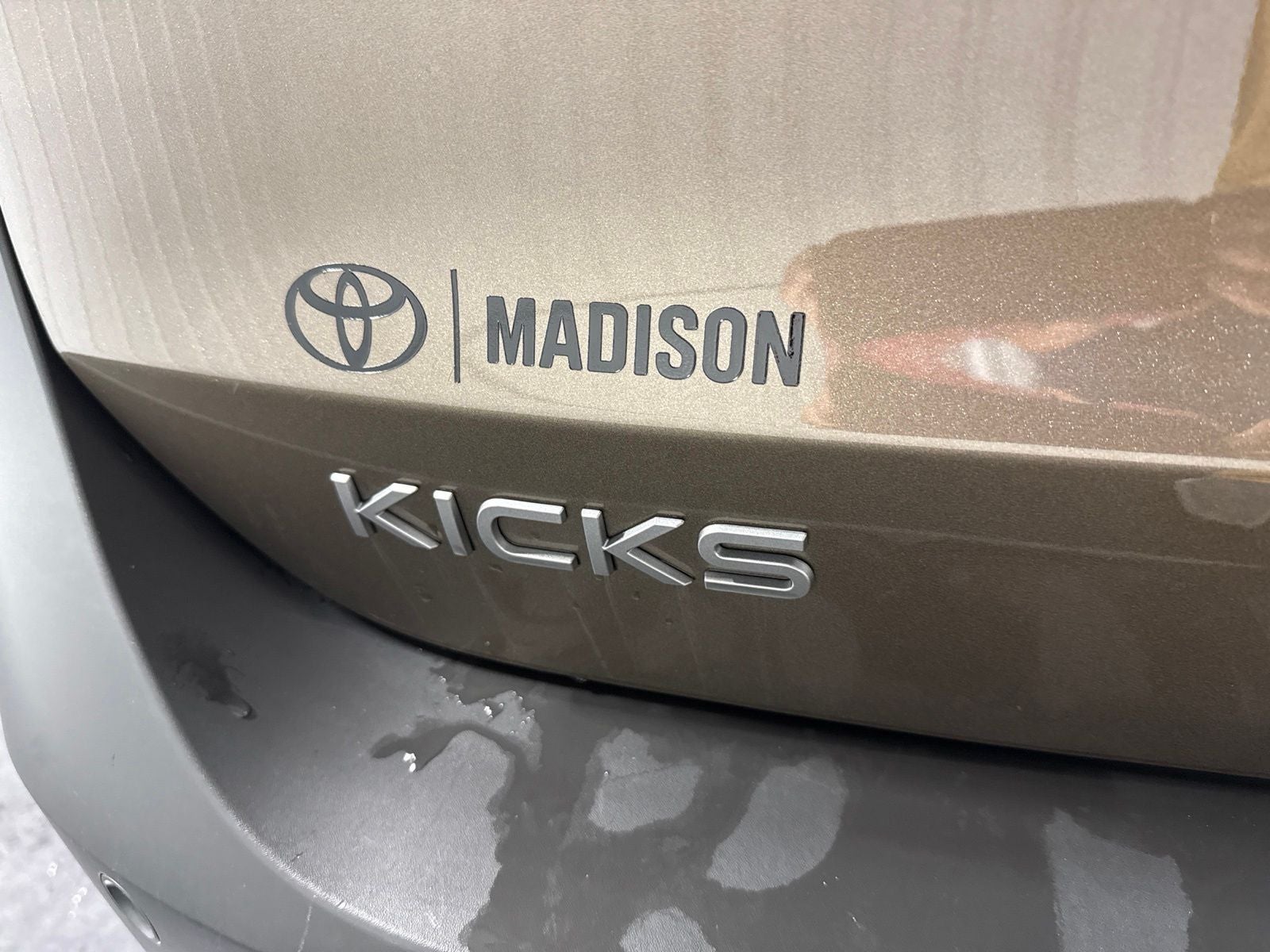 2025 Nissan Kicks SV