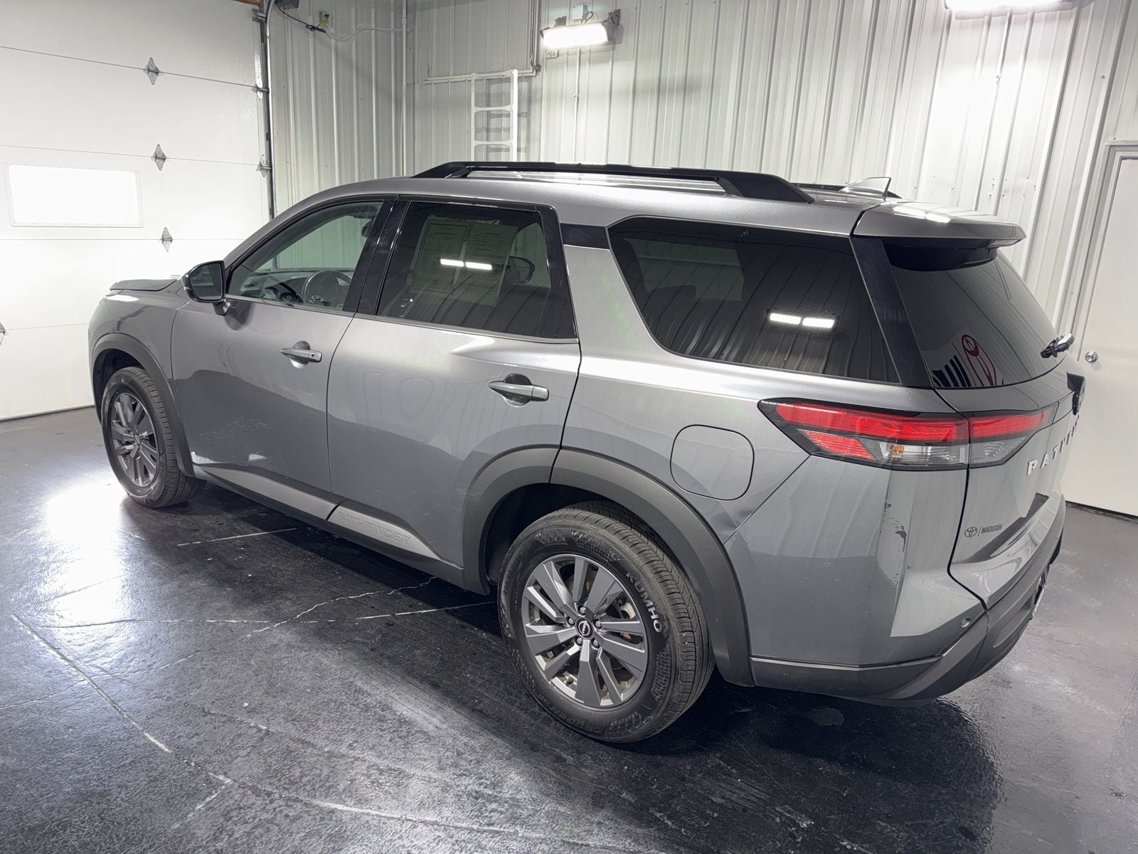 2024 Nissan Pathfinder SV