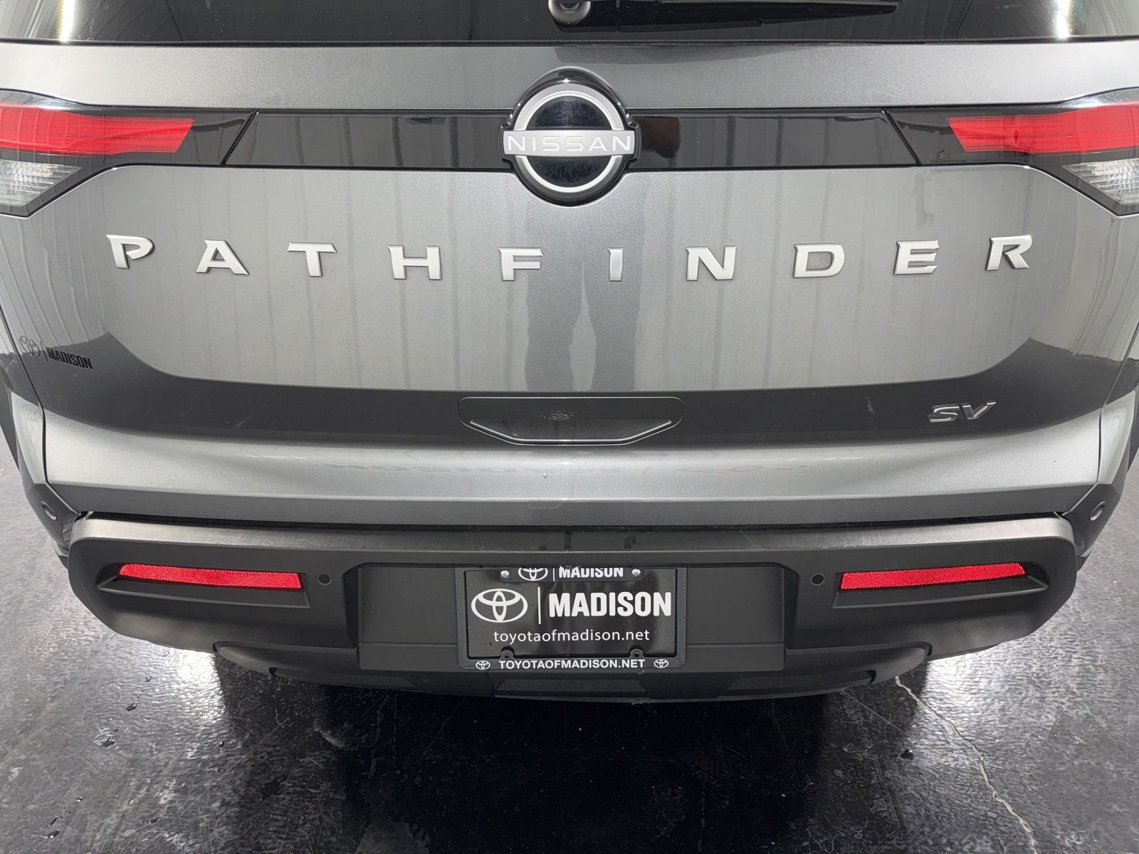 2024 Nissan Pathfinder SV