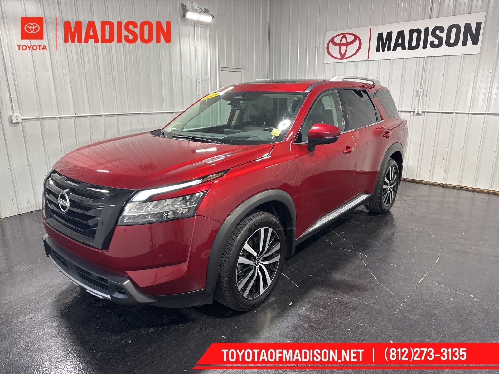 2024 Nissan Pathfinder Platinum 4WD's photo
