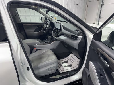 2023 Toyota Highlander Hybrid Platinum