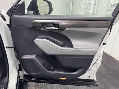 2023 Toyota Highlander Hybrid Platinum