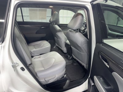 2023 Toyota Highlander Hybrid Platinum