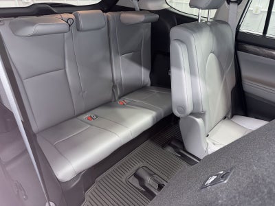 2023 Toyota Highlander Hybrid Platinum