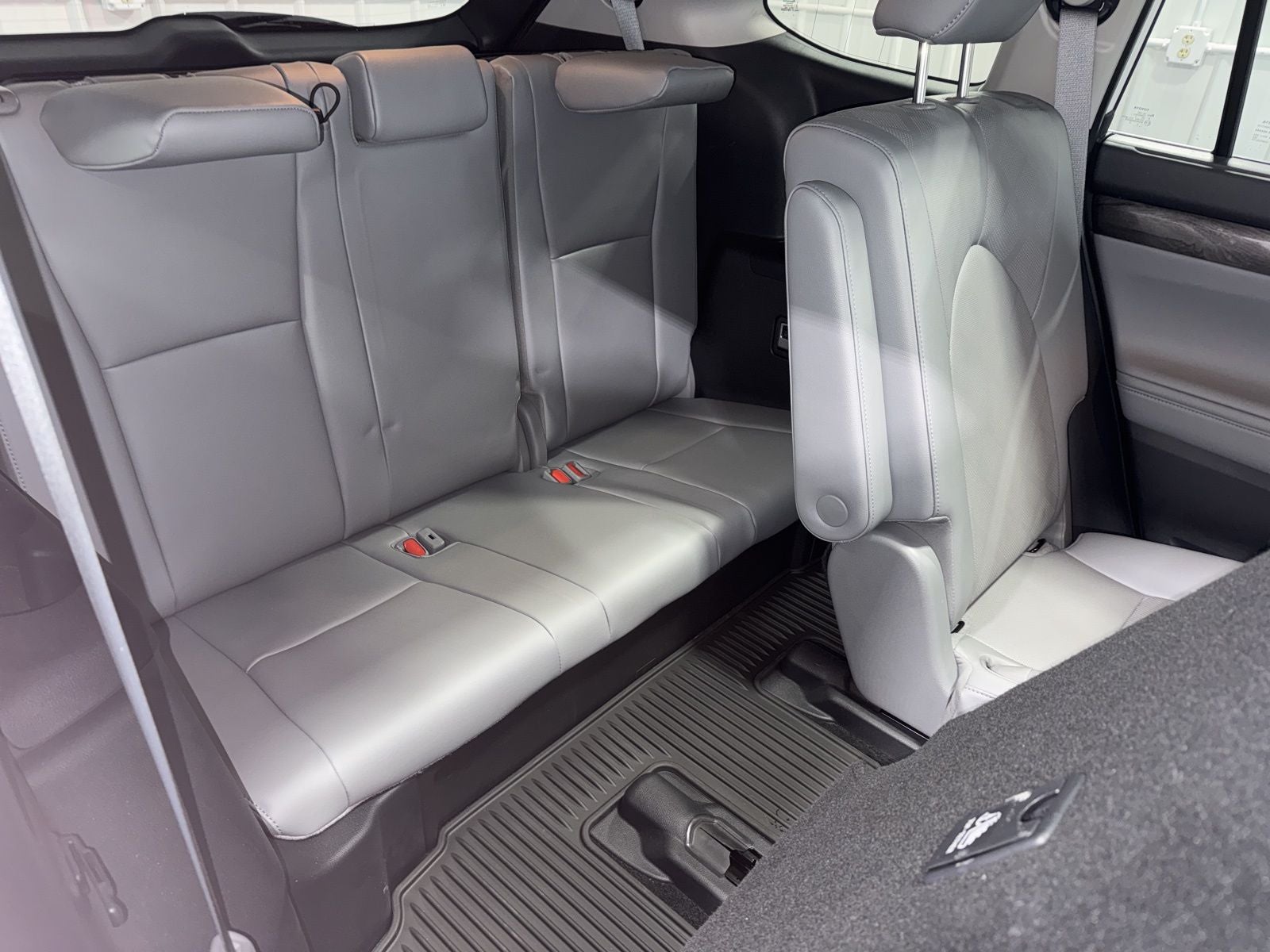 2023 Toyota Highlander Hybrid Platinum