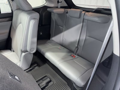 2023 Toyota Highlander Hybrid Platinum