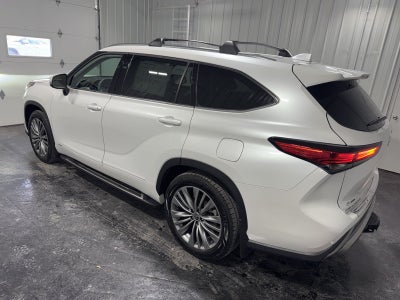2023 Toyota Highlander Hybrid Platinum