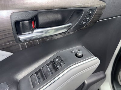 2023 Toyota Highlander Hybrid Platinum