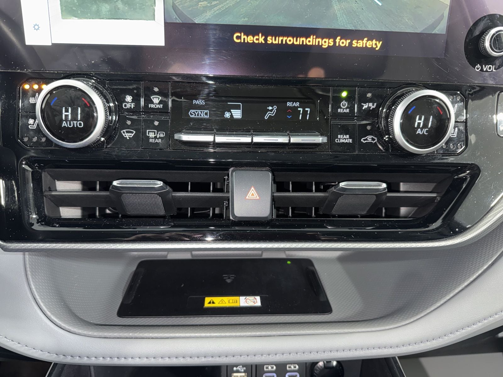 2023 Toyota Highlander Hybrid Platinum