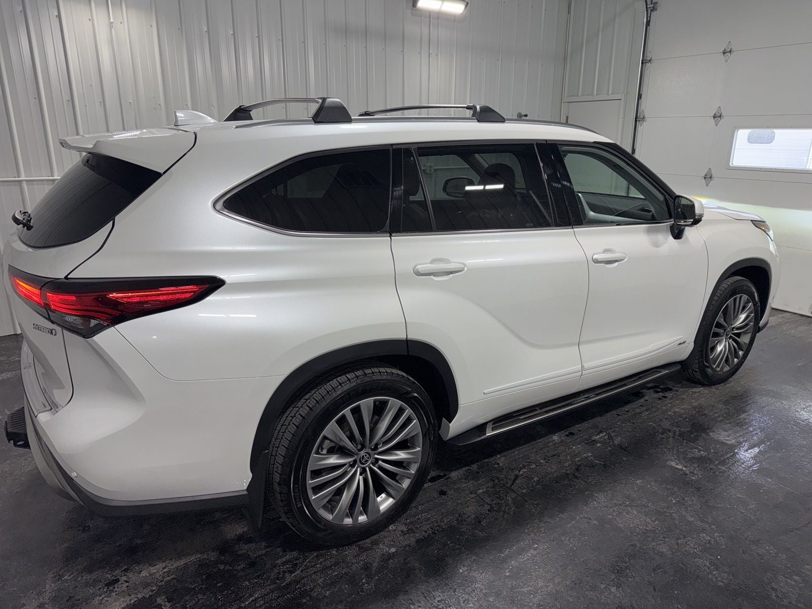 2023 Toyota Highlander Hybrid Platinum