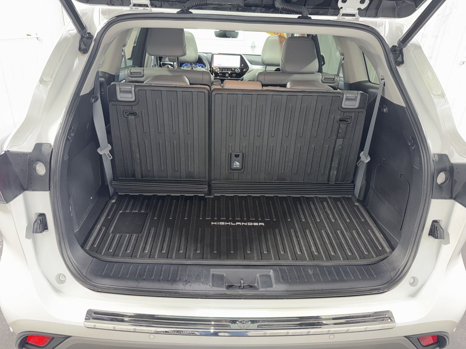 2023 Toyota Highlander Hybrid Platinum