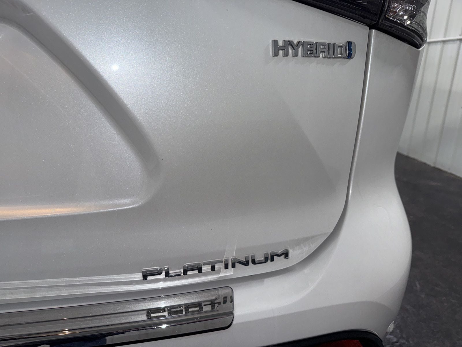 2023 Toyota Highlander Hybrid Platinum