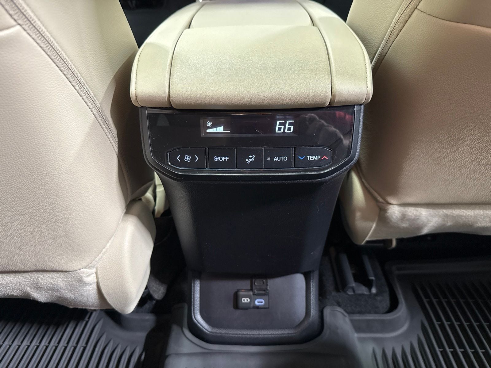 2024 Toyota Highlander Hybrid XLE