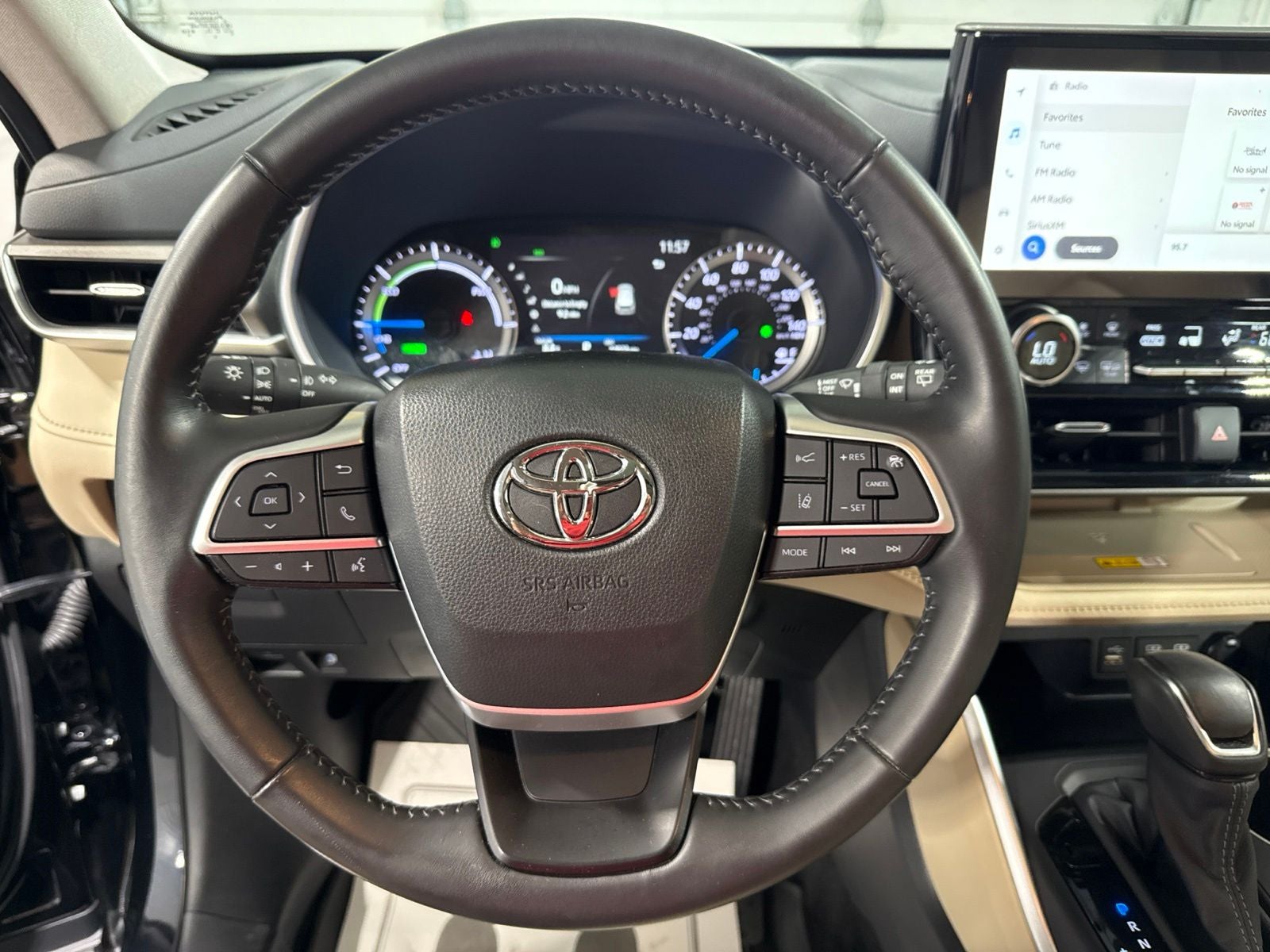 2024 Toyota Highlander Hybrid XLE