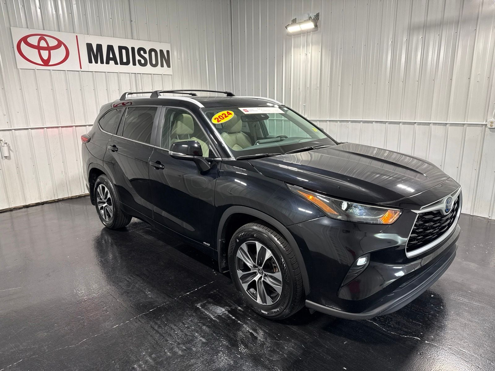 2024 Toyota Highlander Hybrid XLE