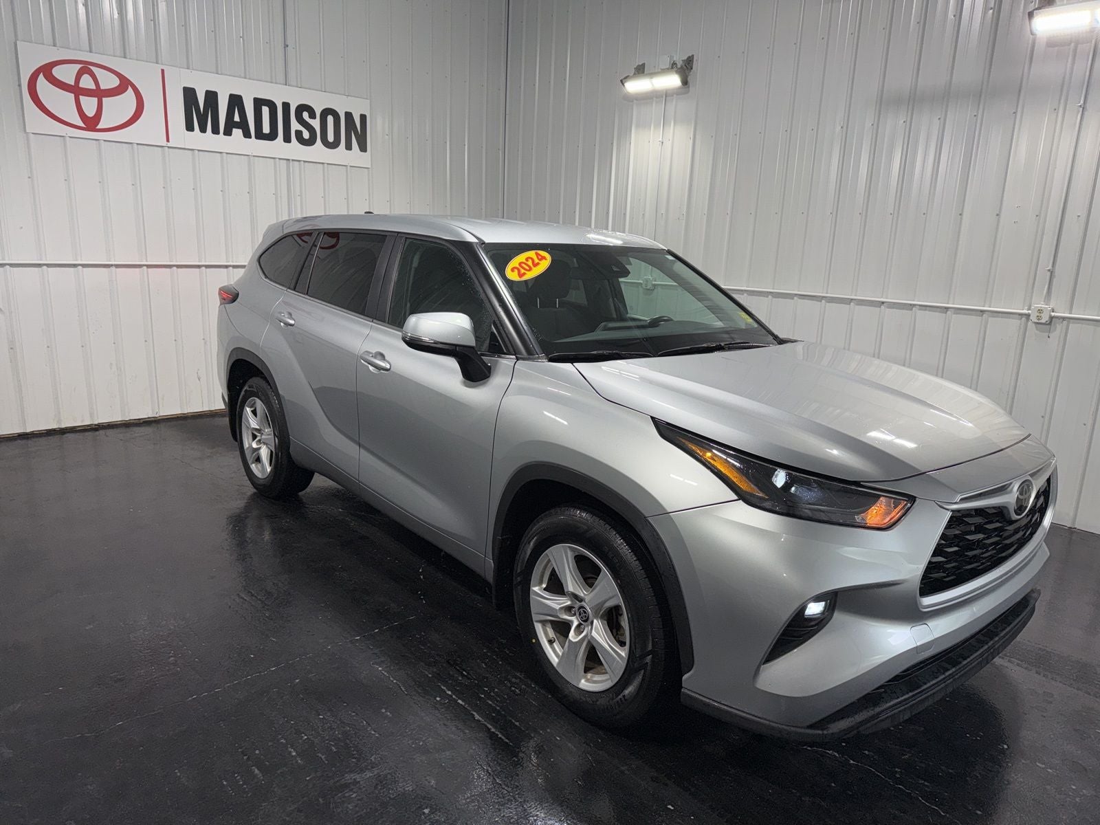 2024 Toyota Highlander LE