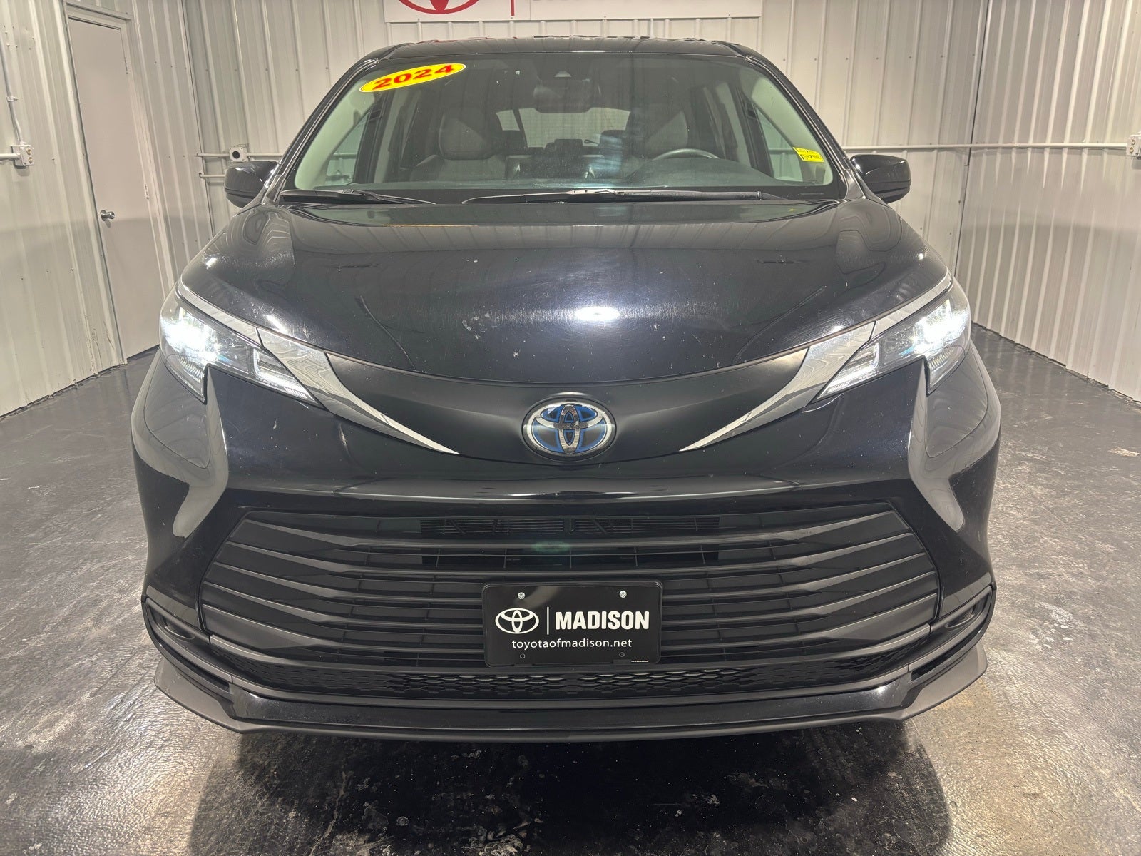 2024 Toyota Sienna LE 8 Passenger