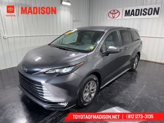 2025 Toyota Sienna LE 8 Passenger