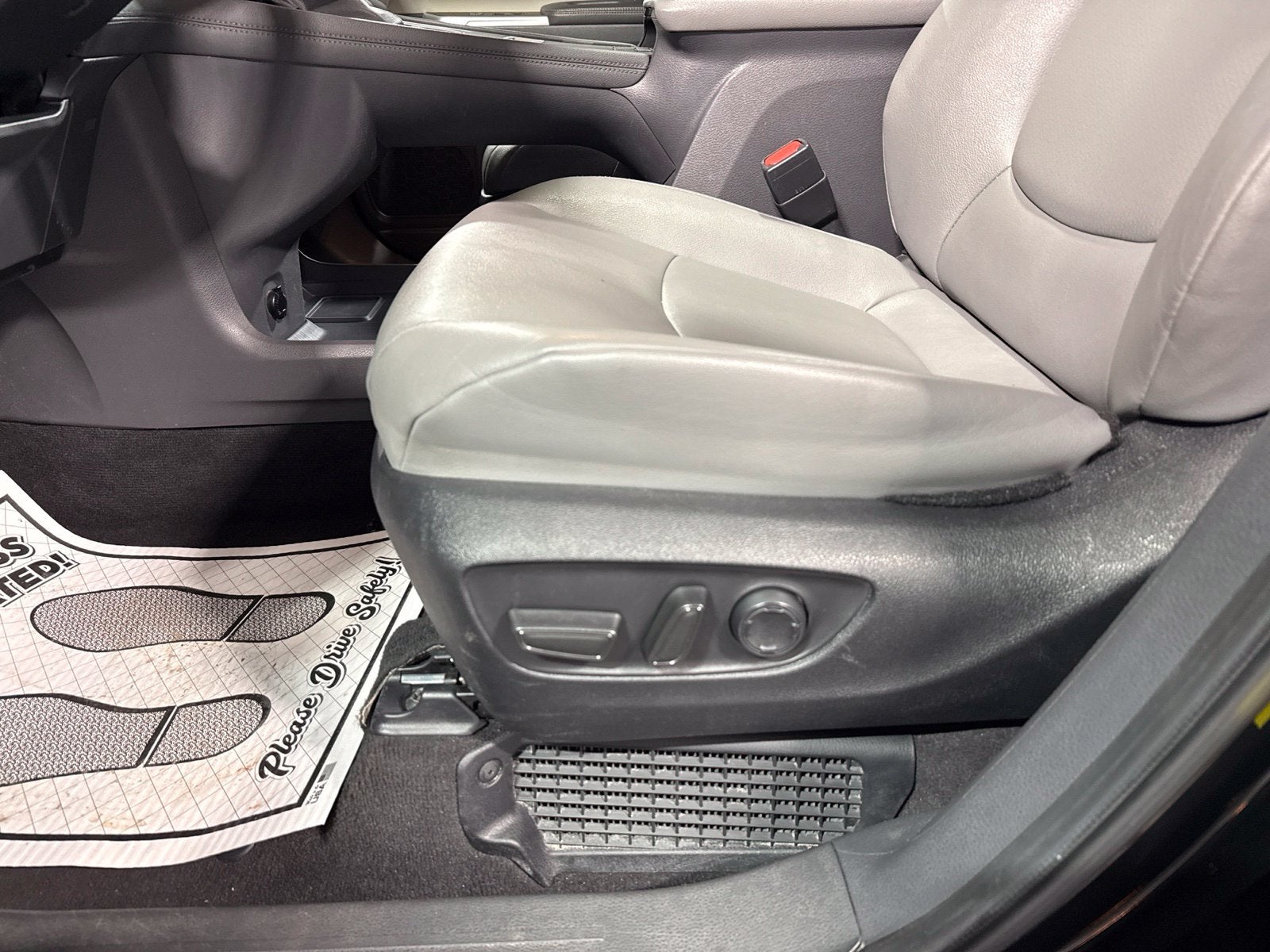 2024 Toyota Sienna XLE 8 Passenger