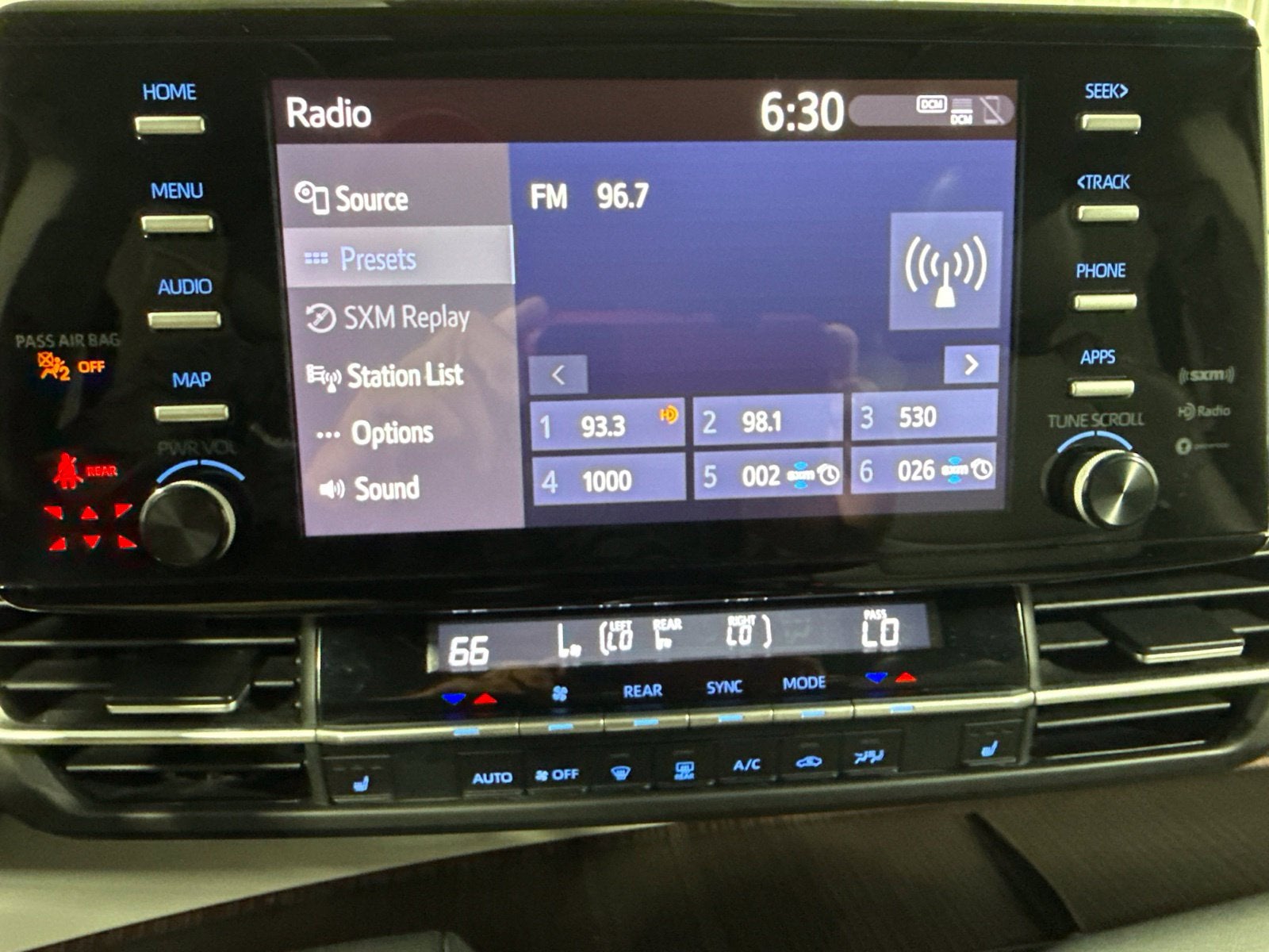 2024 Toyota Sienna XLE 8 Passenger