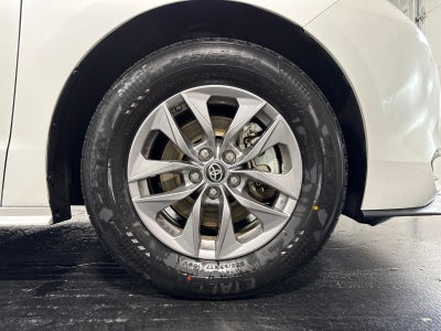 2025 Toyota Sienna XLE 8 Passenger