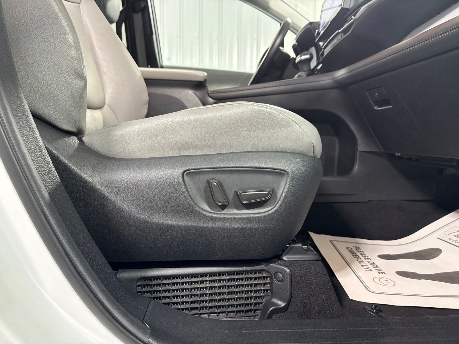 2025 Toyota Sienna XLE 8 Passenger