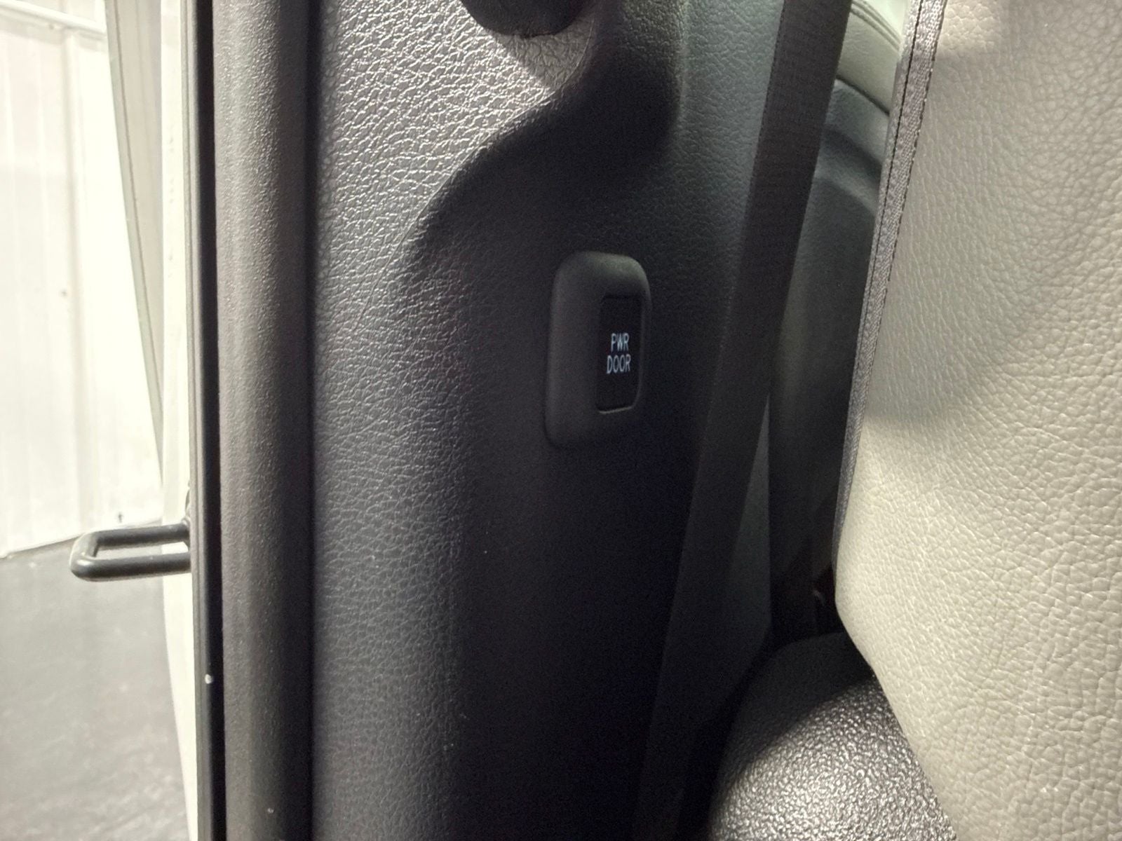 2025 Toyota Sienna XLE 8 Passenger