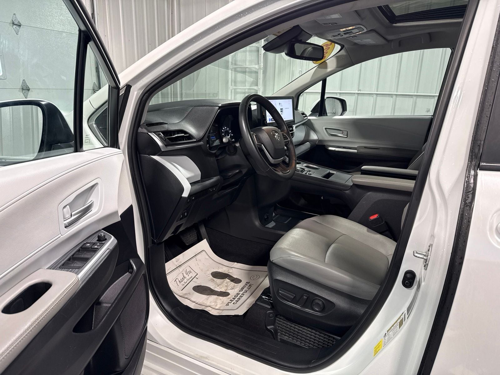 2025 Toyota Sienna XLE 8 Passenger