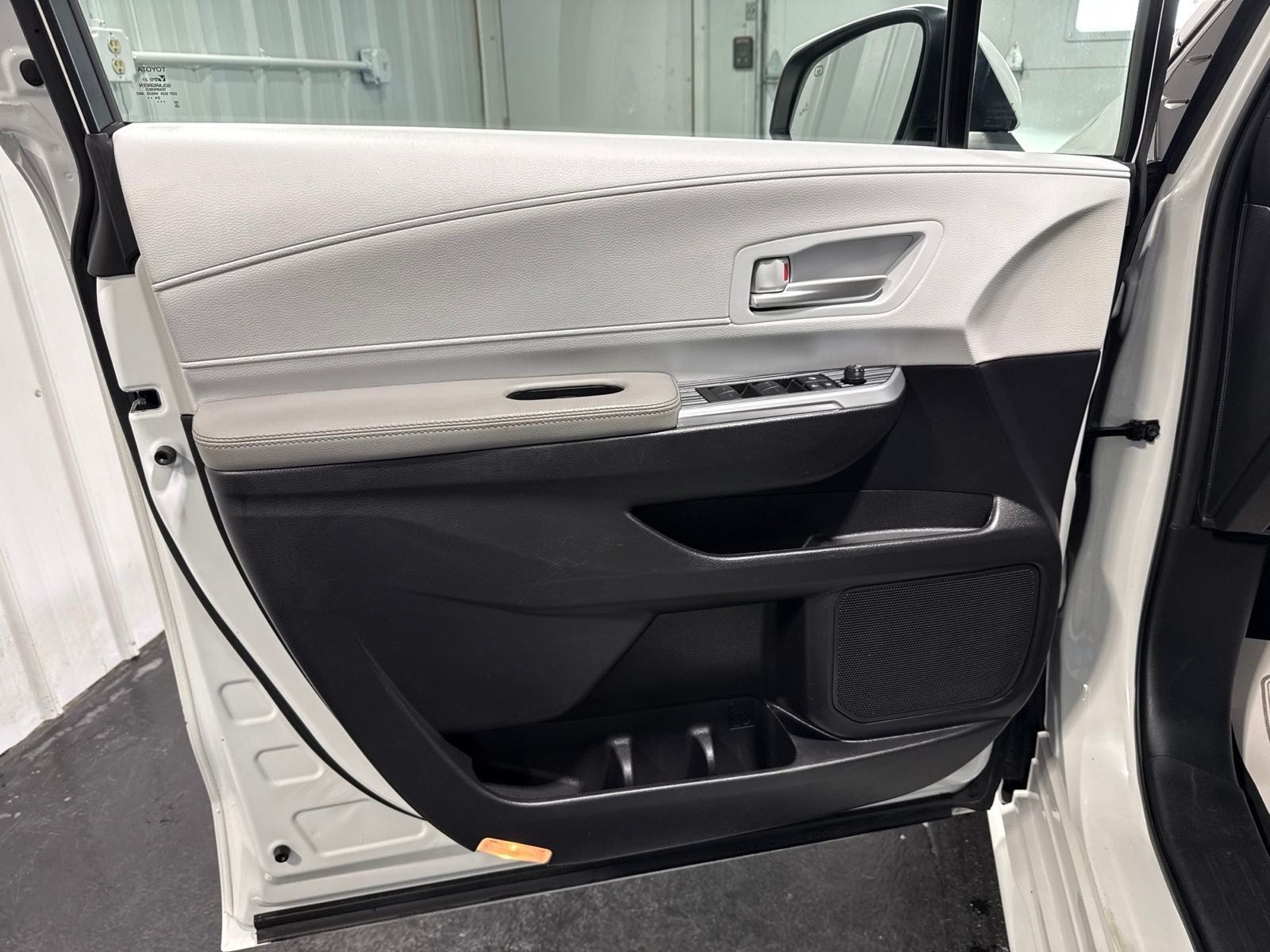 2025 Toyota Sienna XLE 8 Passenger