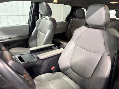 2025 Toyota Sienna XLE 8 Passenger