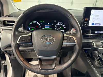 2025 Toyota Sienna XLE 8 Passenger