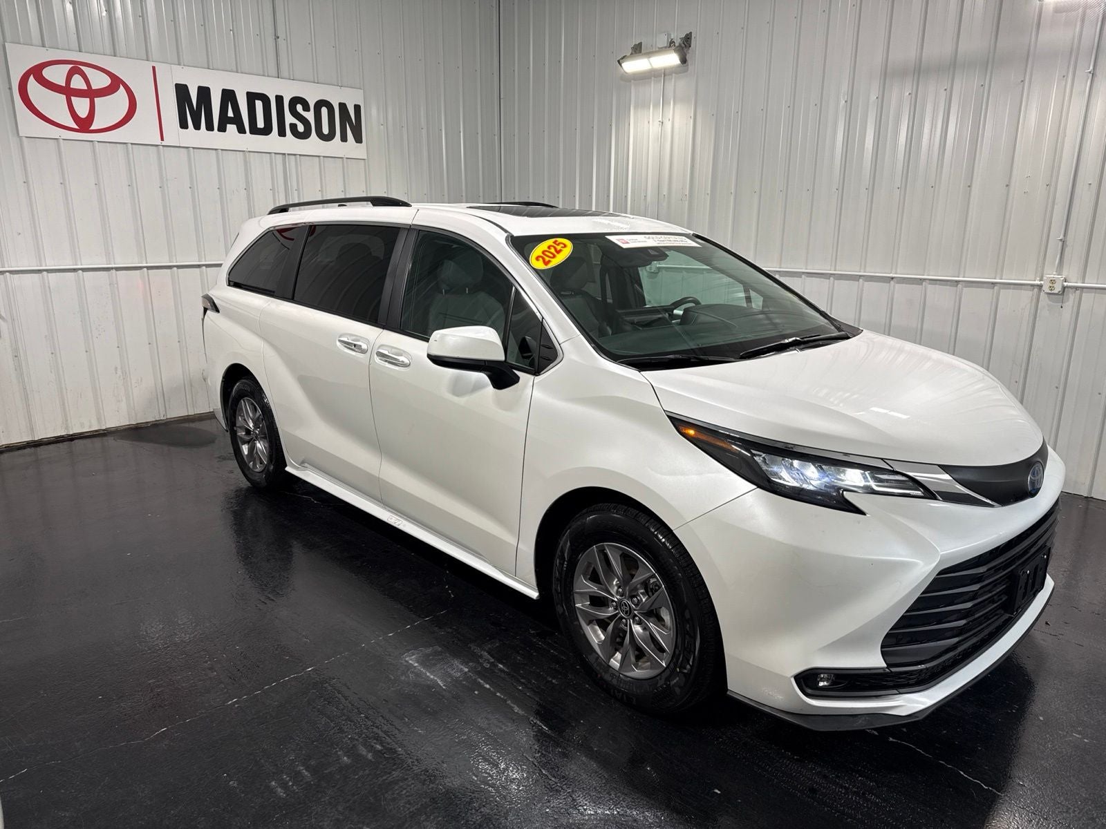 2025 Toyota Sienna XLE 8 Passenger