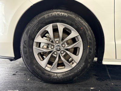 2025 Toyota Sienna XLE 8 Passenger