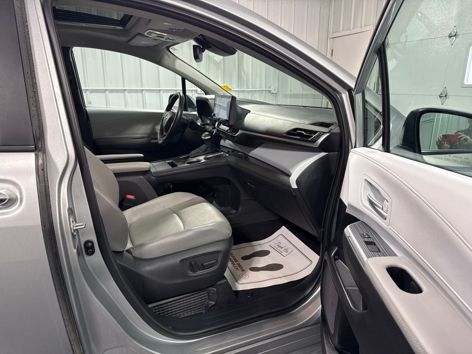 2025 Toyota Sienna XLE 8 Passenger