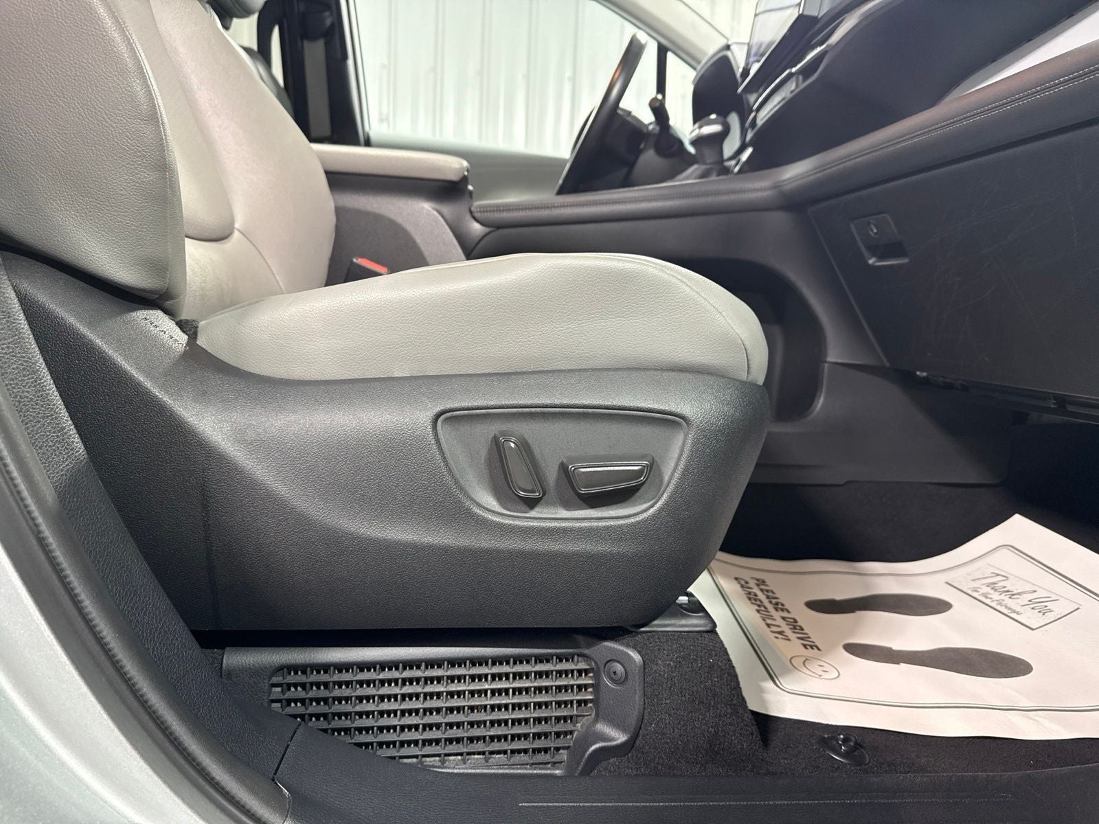 2025 Toyota Sienna XLE 8 Passenger