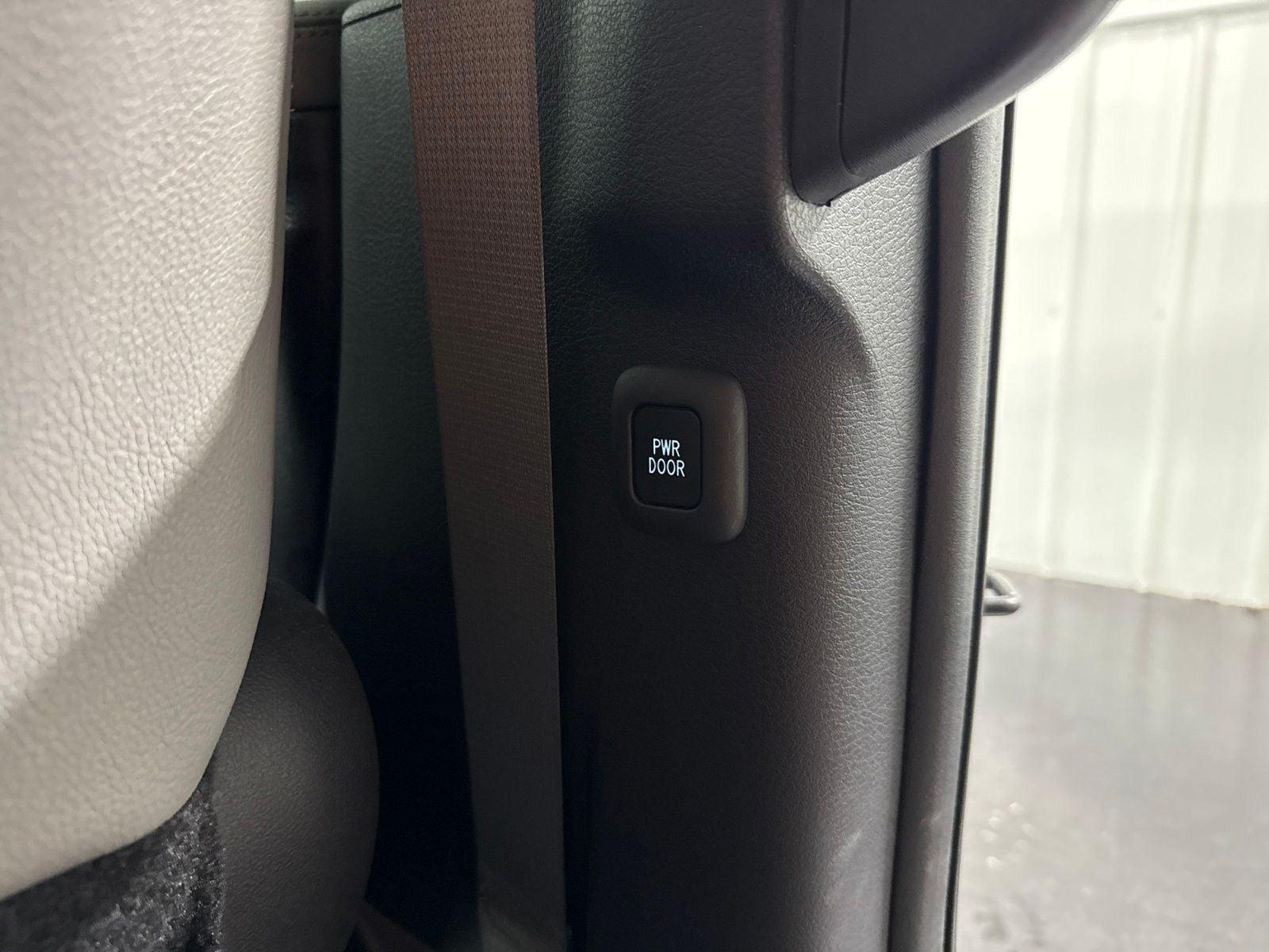 2025 Toyota Sienna XLE 8 Passenger