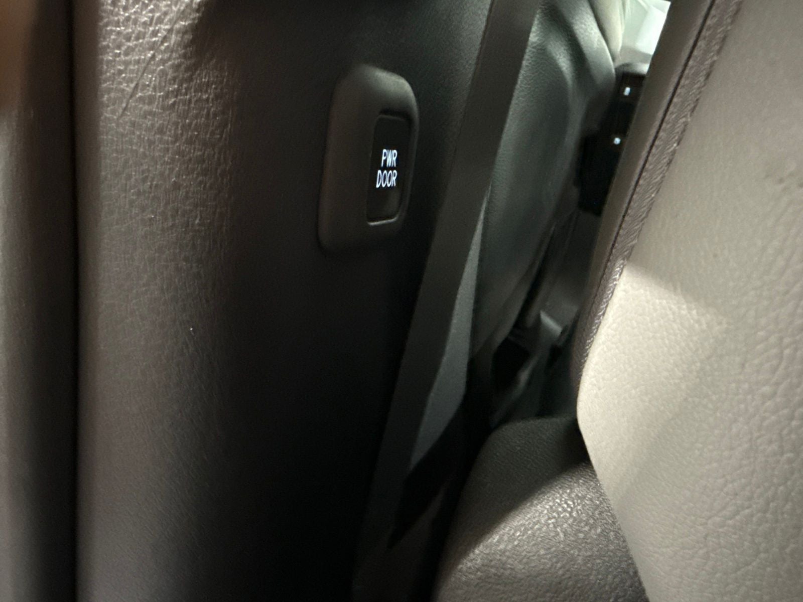 2025 Toyota Sienna XLE 8 Passenger
