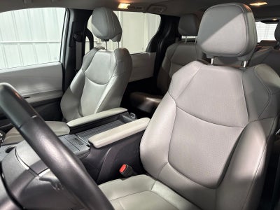 2025 Toyota Sienna XLE 8 Passenger